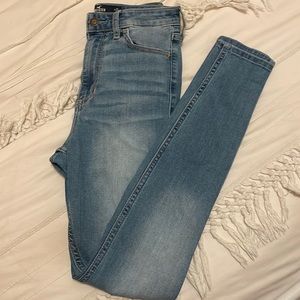 Size 1R hollister jeans